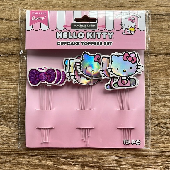 NIP HELLO KITTY Paper Cupcake Liners Baking Cups Mini & Regular & Toppers Set - Picture 3 of 5